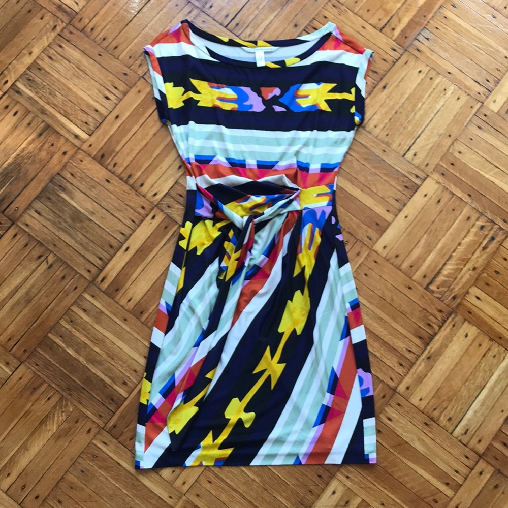 Beautiful DVF dress with tie-belt detail